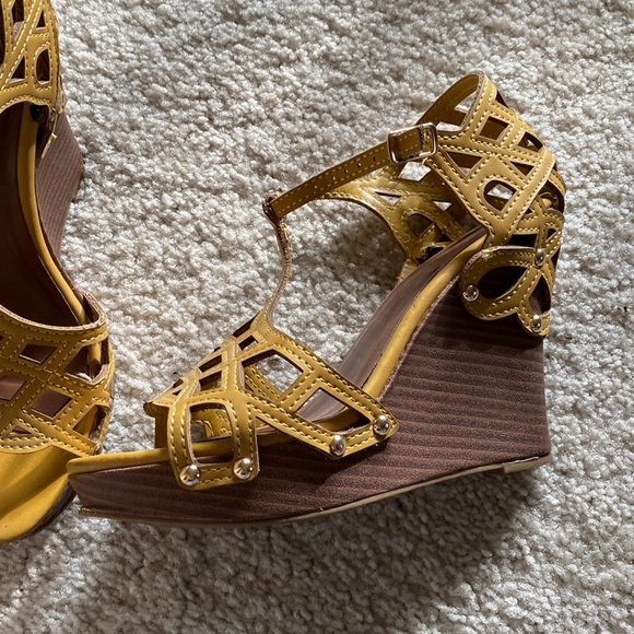 Lace woven fun statement wedges size 5.5 - Picture 4 of 8